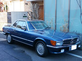 末永く大切にされてきたノーティカルブルーカラーの「メルセデスベンツ560SL」  